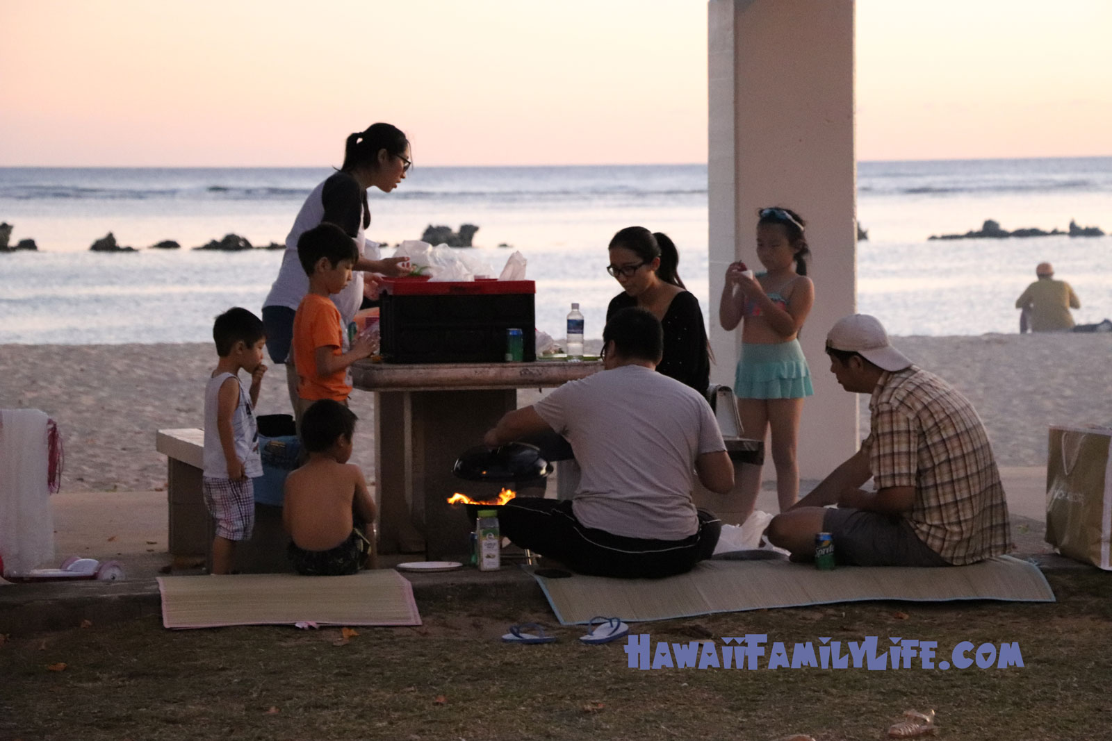 Ala-Moana-Beach-family-having-bbq Ala Moana Beach family having BBQ party